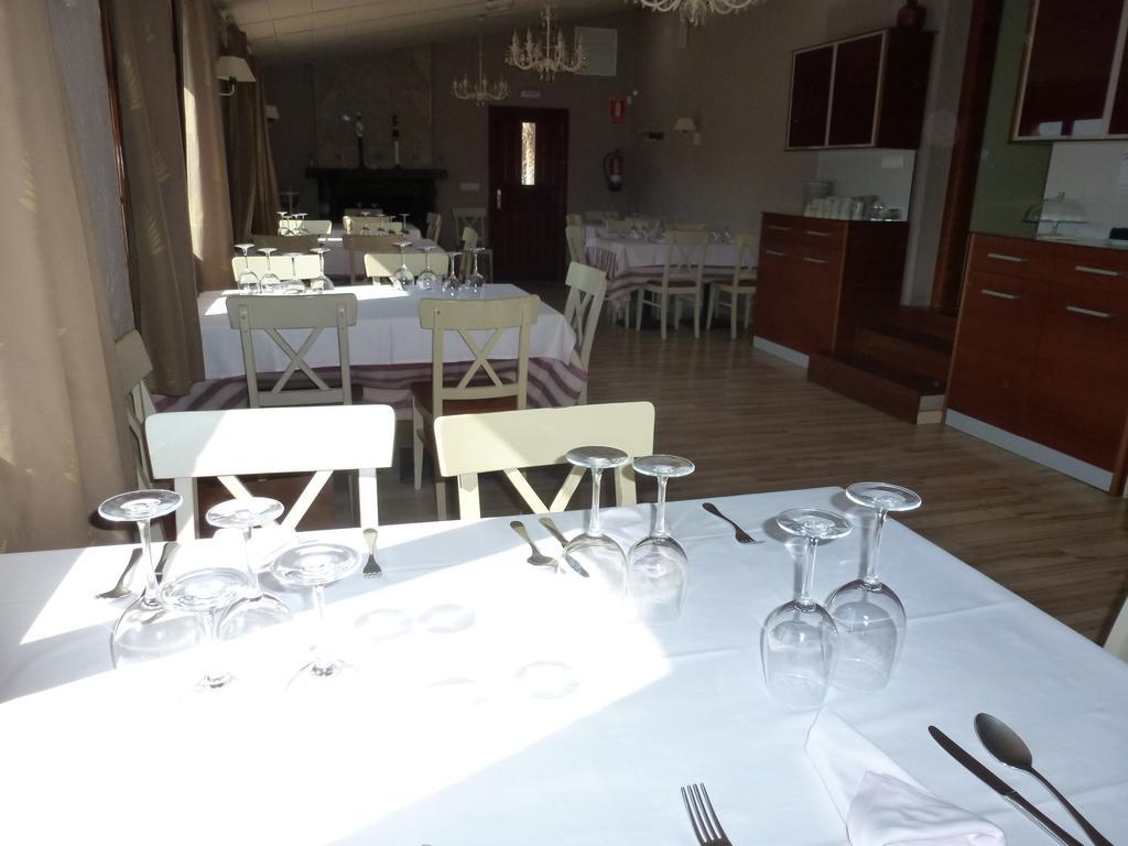Hotel H Con Encanto Binefar Bagian luar foto