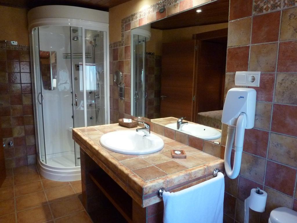 Hotel H Con Encanto Binefar Ruang foto