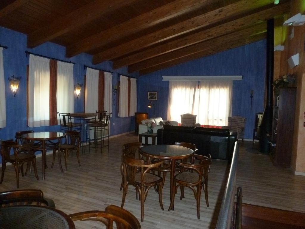 Hotel H Con Encanto Binefar Bagian luar foto