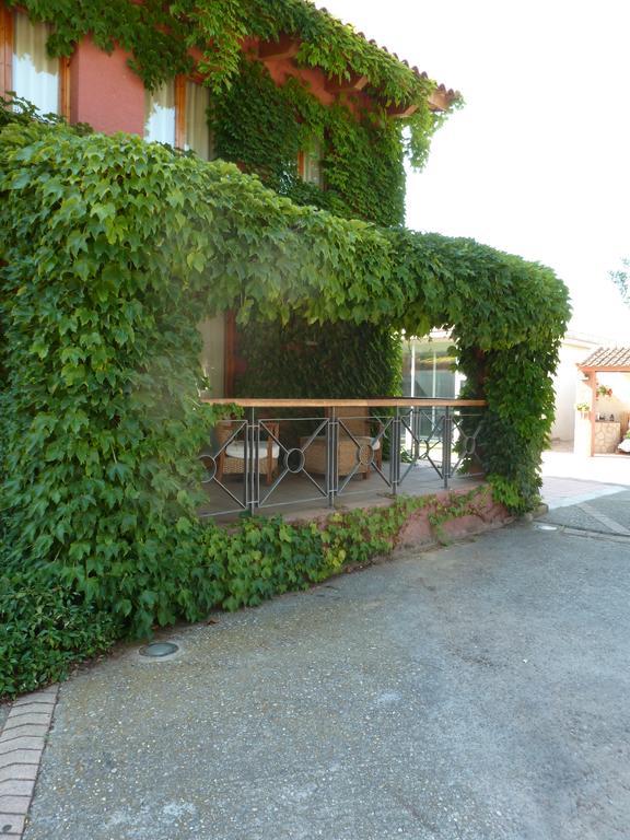 Hotel H Con Encanto Binefar Bagian luar foto