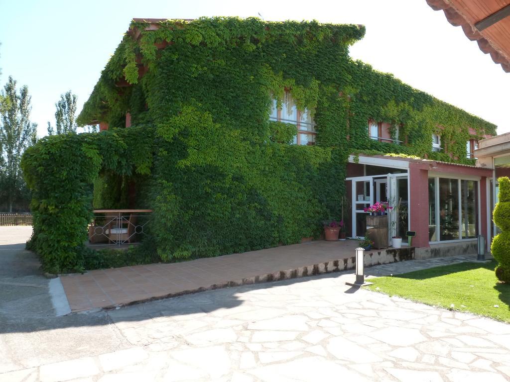 Hotel H Con Encanto Binefar Bagian luar foto