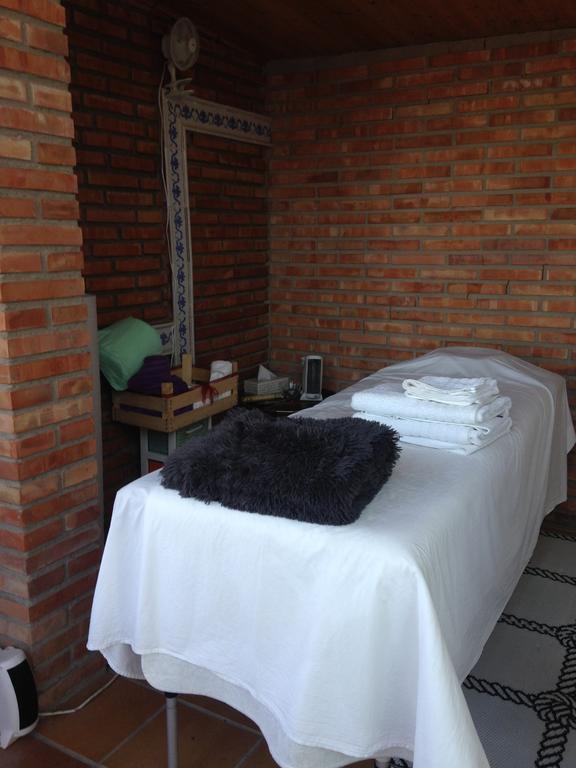 Hotel H Con Encanto Binefar Bagian luar foto
