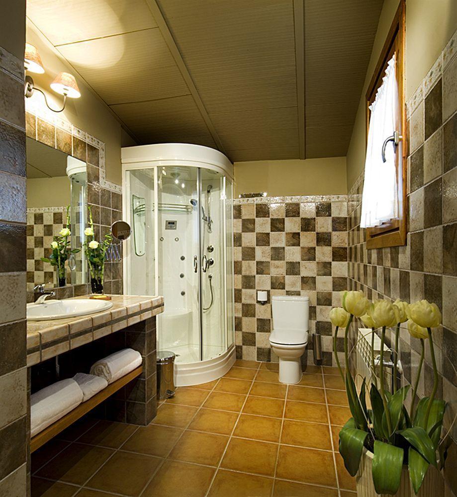 Hotel H Con Encanto Binefar Bagian luar foto